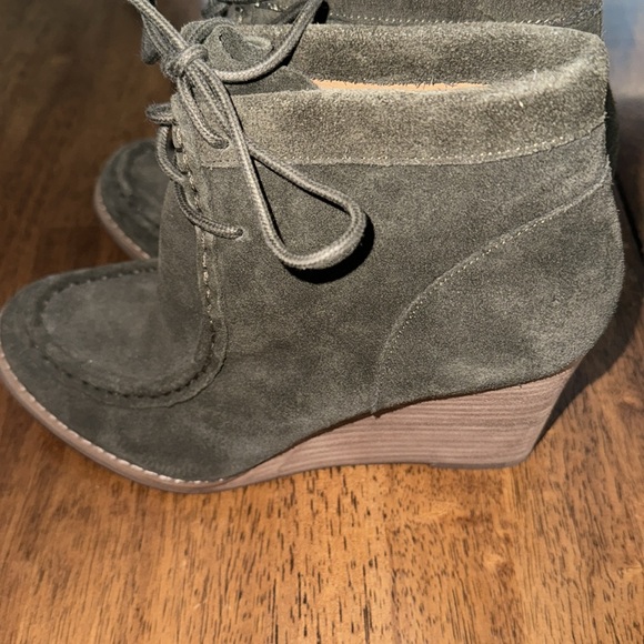 Olive green ankle boots - Picture 2 of 4